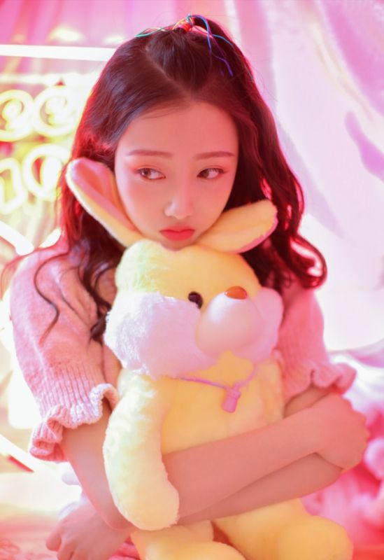 俏皮天真小女生性感粉红梦幻唯美人体艺术照