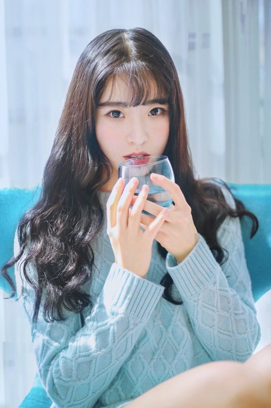 韩国卷发少女熟女气质居家知性优雅性感美腿写真