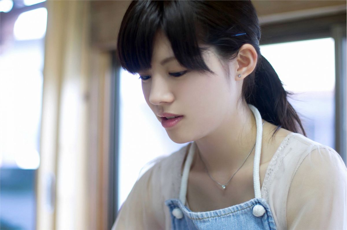 日本90后美女松川佑依子清新外拍