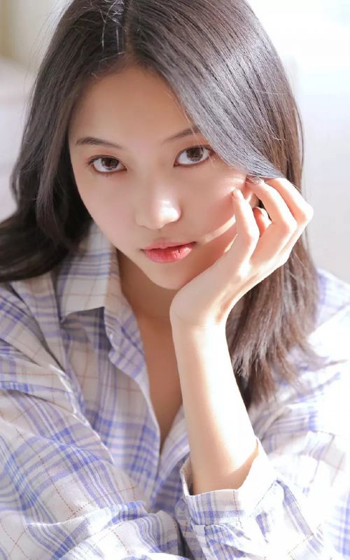 文艺衬衫美女居家清纯养眼白嫩小清新写真图片