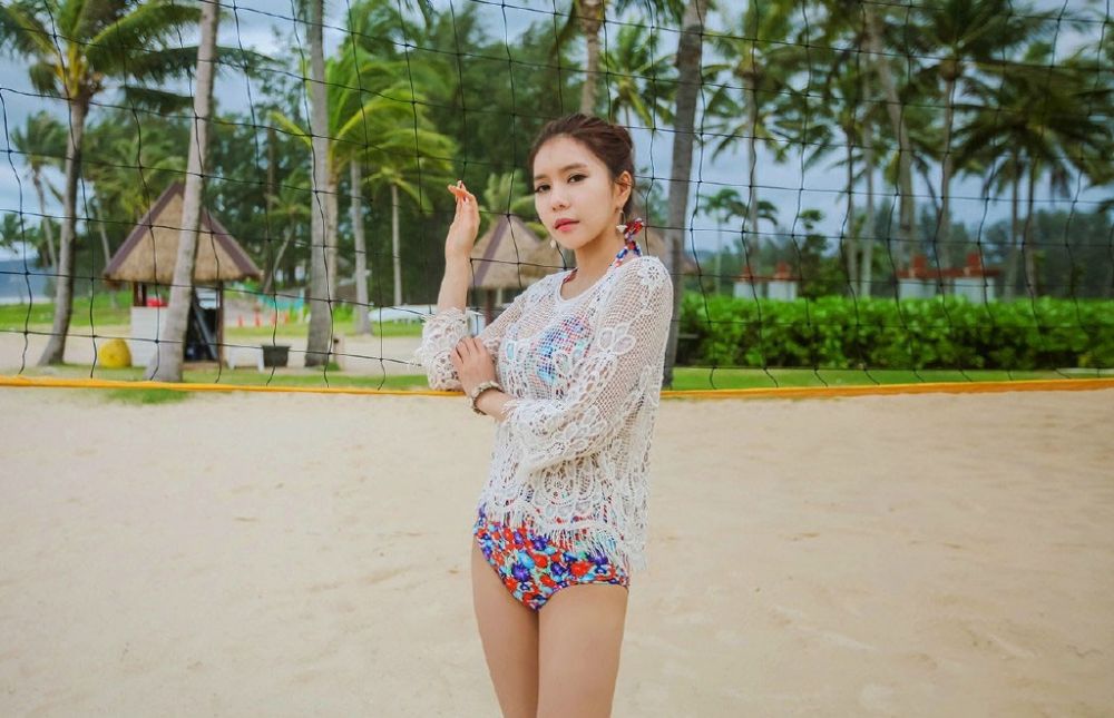 沙滩阳光美女模特比基尼丰乳翘臀性感火辣大胆写真