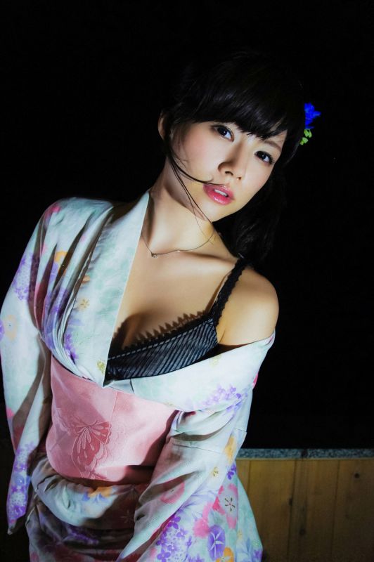 日本90后美女松川佑依子清新外拍