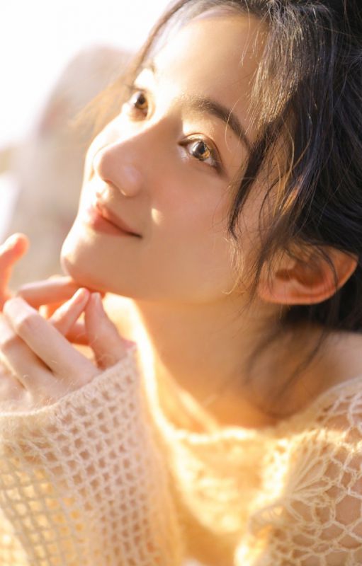 性感火辣混血美女镂空衫美腿真空诱惑写真