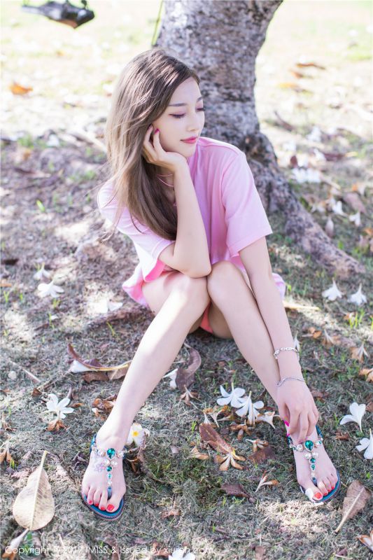 巴厘岛性感比基尼美女杨晨晨sugar荡秋千下美腿摄影旅拍