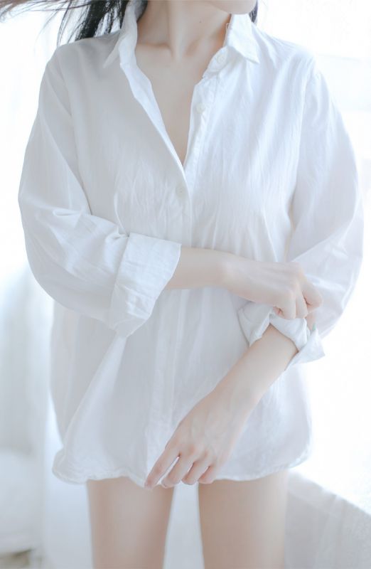 少女の居室长腿白嫩御姐真空睡衣朦胧写真