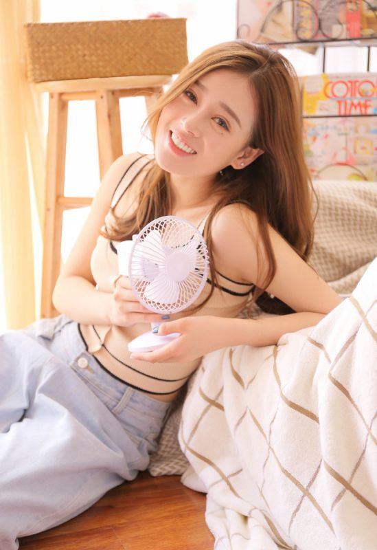 95后微乳少女性感内衣大胆小蛮腰风姿诱惑写真