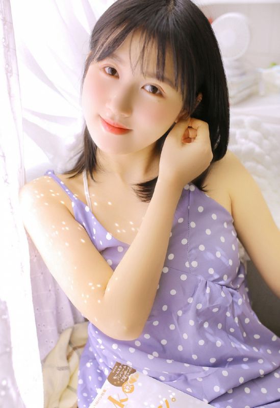 邻家微胖女孩漂亮脸蛋粉嘟嘟可爱清纯白嫩性感私房图