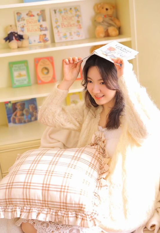 温柔气质美女小姐姐私房可爱阳光甜美笑容清纯写真