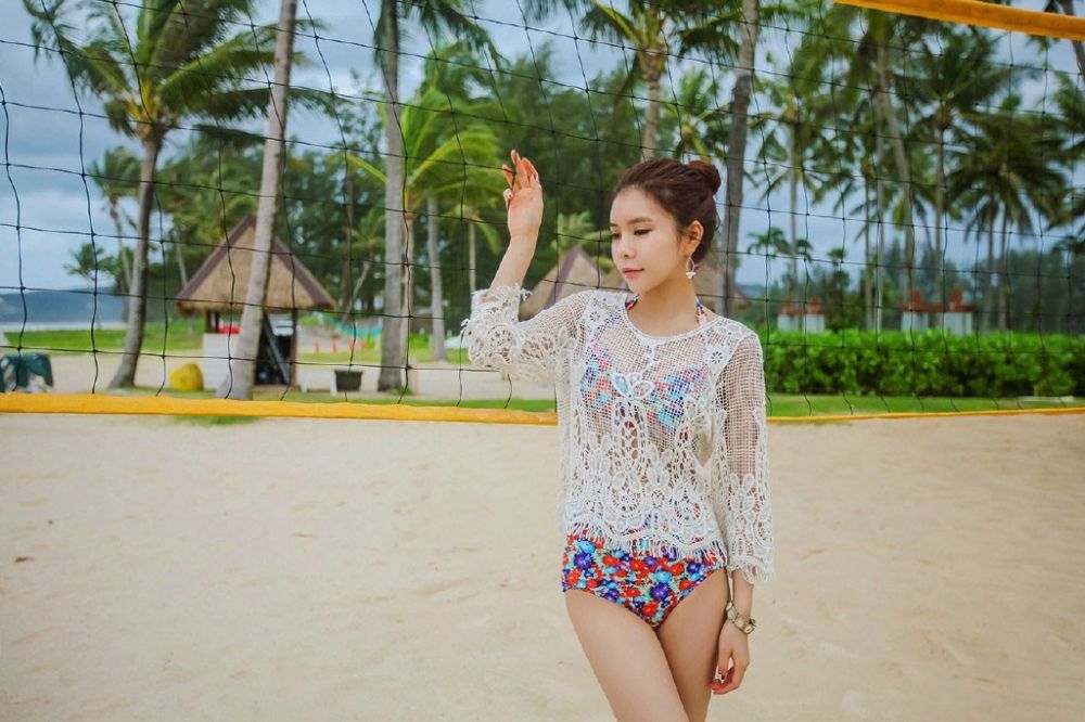 沙滩阳光美女模特比基尼丰乳翘臀性感火辣大胆写真