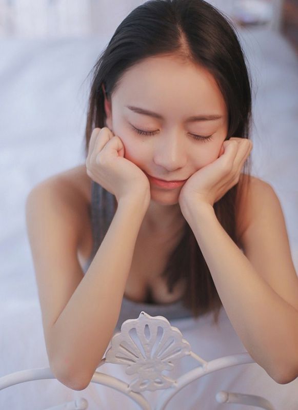热爱运动美女御姐居家内衣丰满躯体性感写真