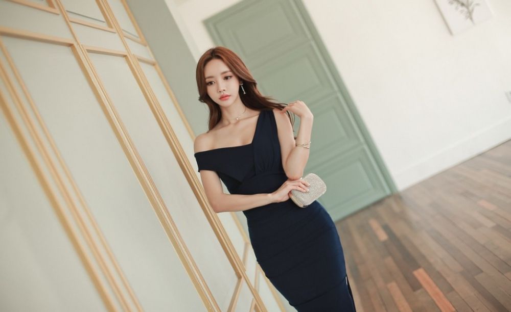 韩国美女模特黑色礼服优雅性感翘臀美腿摄影写真