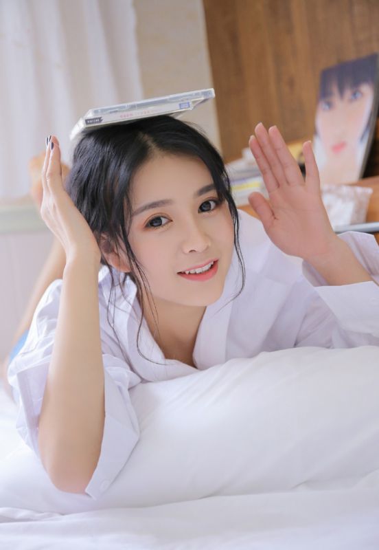 童颜美少女校园萝莉惹火床上自拍深沟图片