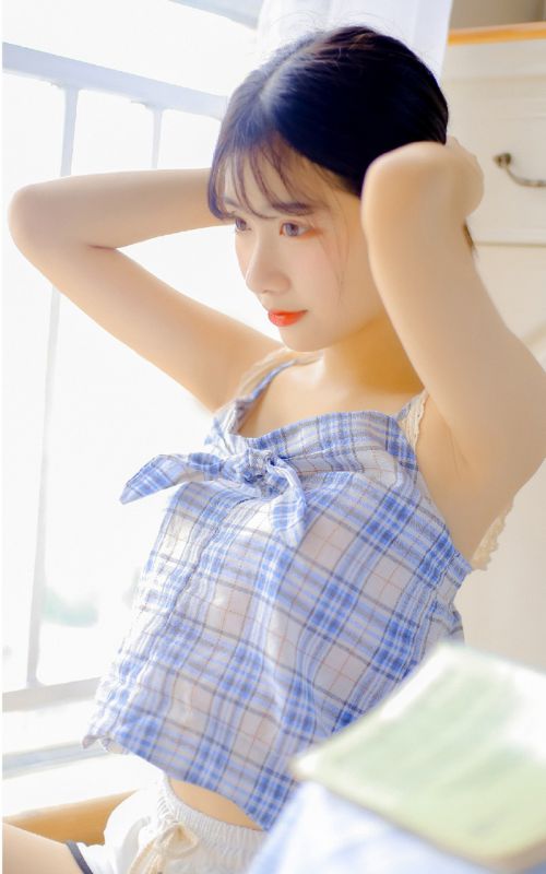氧气少女丝袜美腿白嫩吊带爆乳性感体操服写真