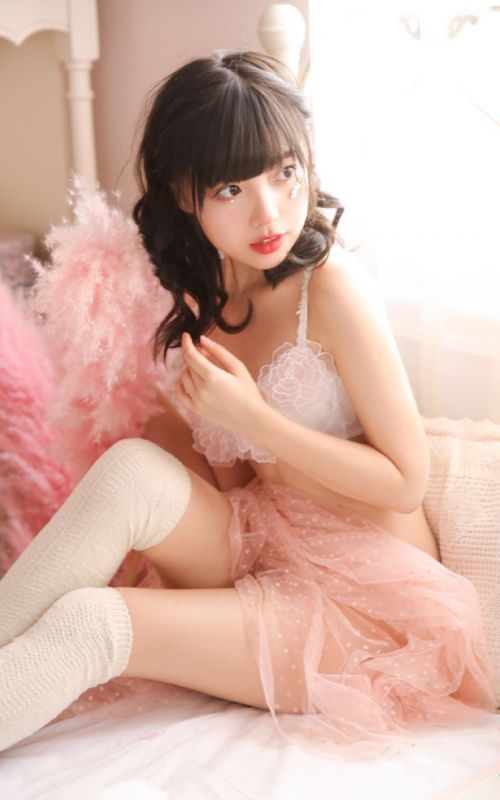 大胆开放萝莉甜美花边情趣内衣性感酥胸图片
