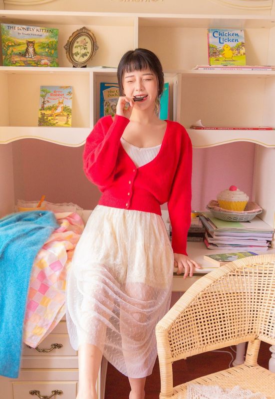 邻家长相甜美萝莉酥胸美乳深沟诱惑写真