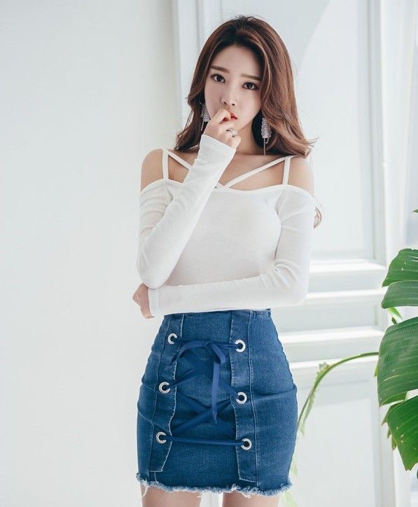 韩国美腿美女模特牛仔A裙性感翘臀火辣写真