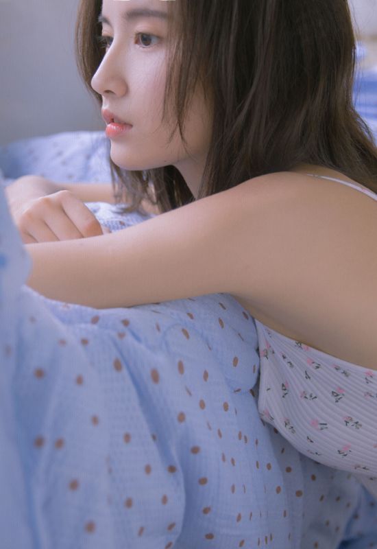 亚洲美女模特连体泳衣丰乳翘臀大胆人体艺术写真