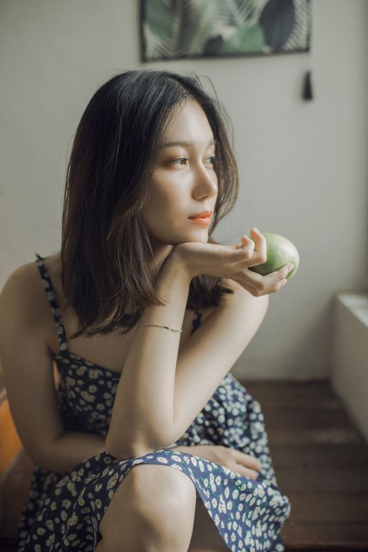 冷艳御姐闺房骨感身材成熟美女写真