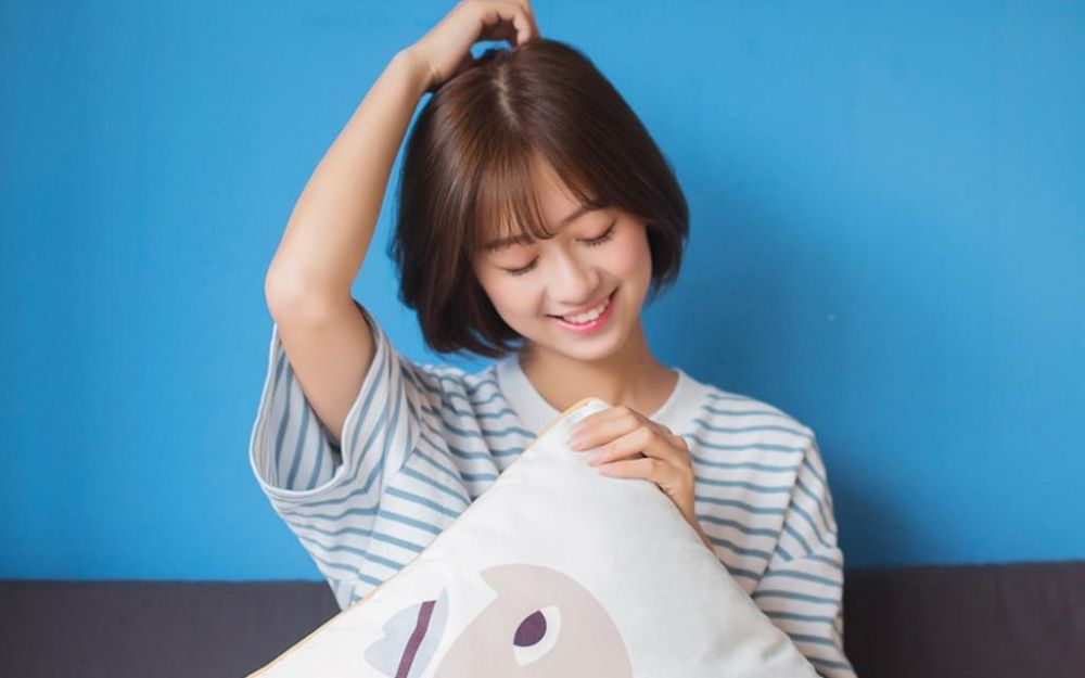 清爽气质美女私房热裤长腿床上诱惑性感写真