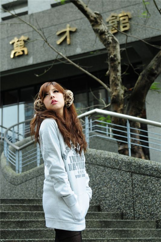 清纯校花秋日户外唯美写照