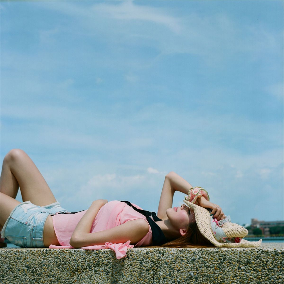 短裤美女Kila唯美小清新外拍