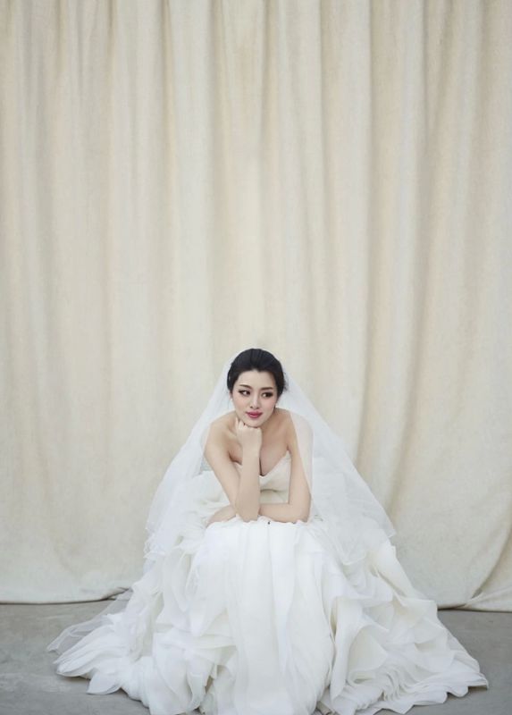 余薇薇海边白色婚纱唯美写真集