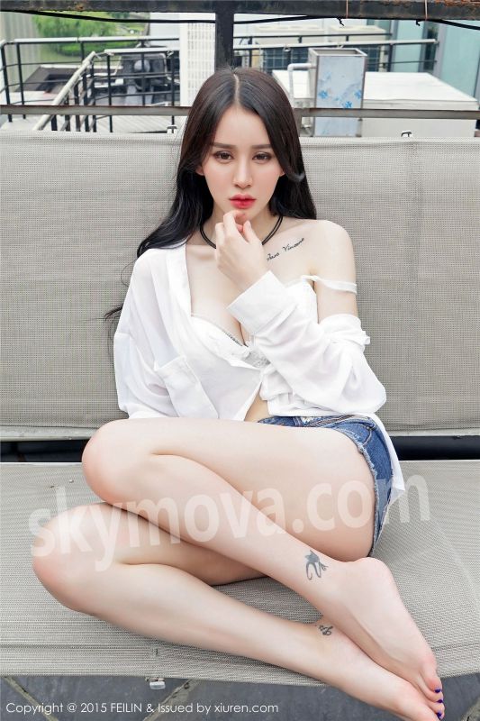 酥胸美女Cheryl青树户外豹纹诱惑写真