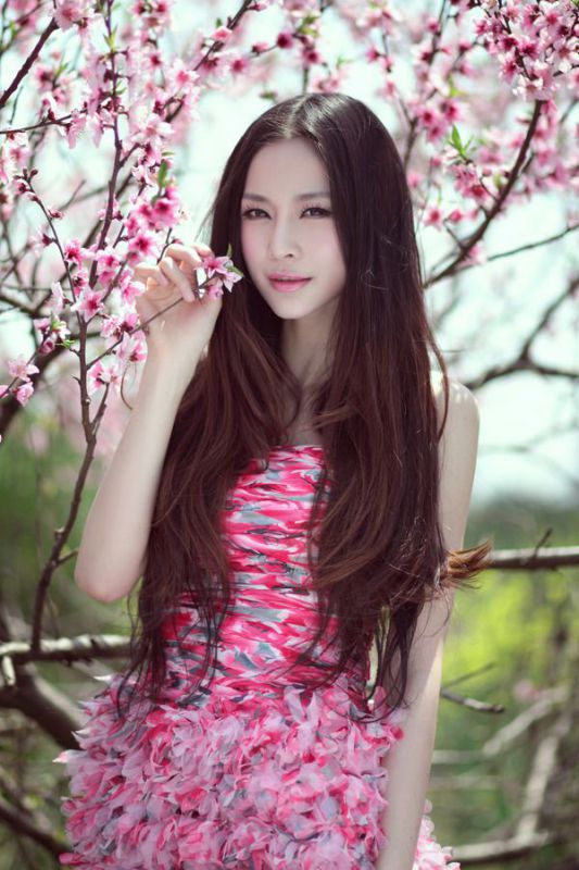 甜美可爱美女宋真真户外迷人写真