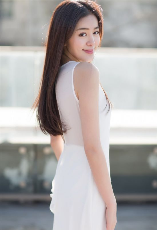 性感女星赵多娜玩转清纯诱惑