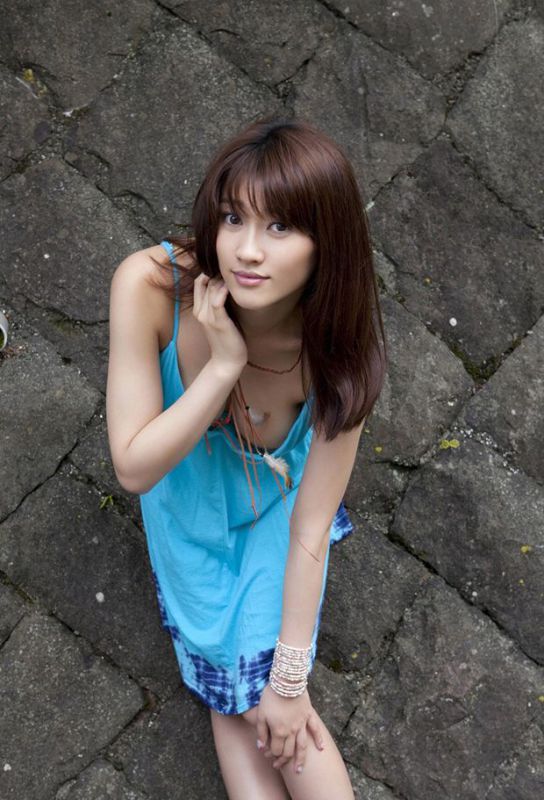 日本萝莉原干惠迷人爆乳写真