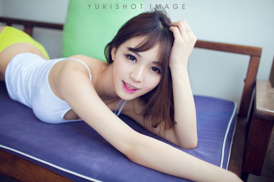 酥胸美女性感私房照