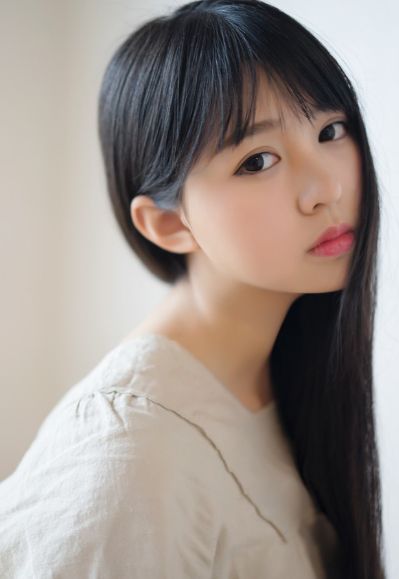 清纯少女长发大眼迷人十足