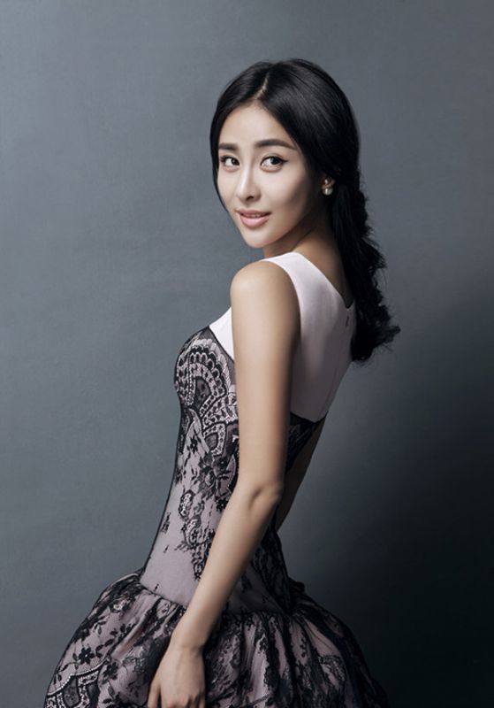 贾青蕾丝长裙写真展优雅女神范