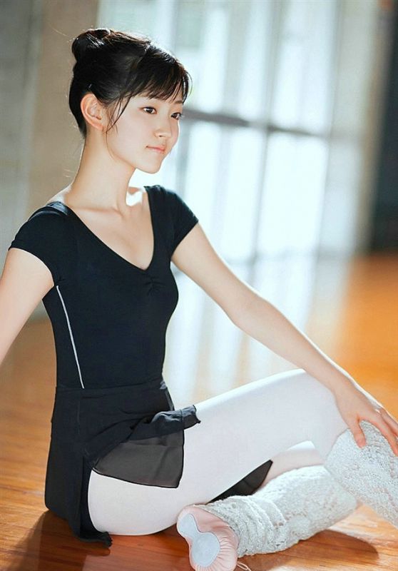 日本90后美女舞蹈室香汗淋漓