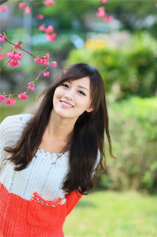 90后清纯美女初秋户外迷人写真