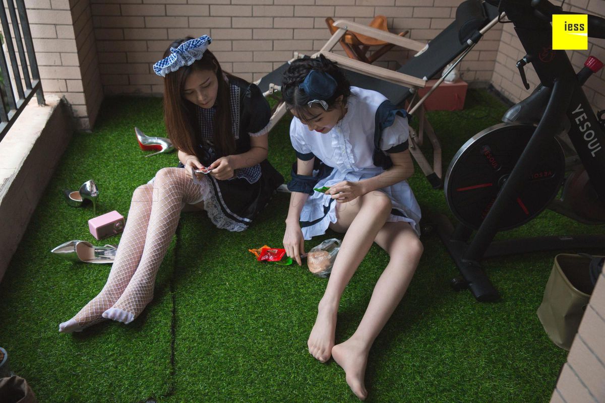 九妹&梦梦 《双生女仆2》写真套图