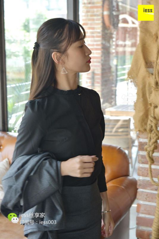 秋秋 《你想念那个穿制服的秋秋了吗》