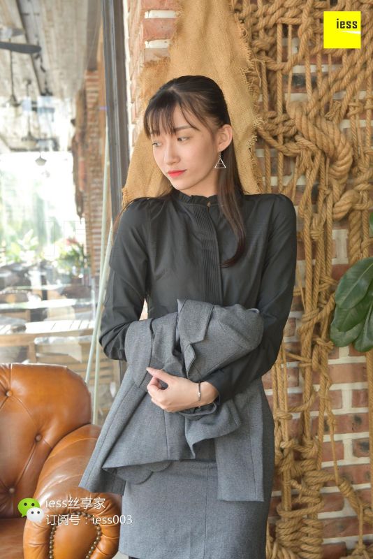 秋秋 《你想念那个穿制服的秋秋了吗》