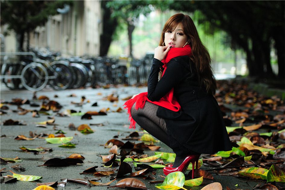 清纯校花秋日户外唯美写照