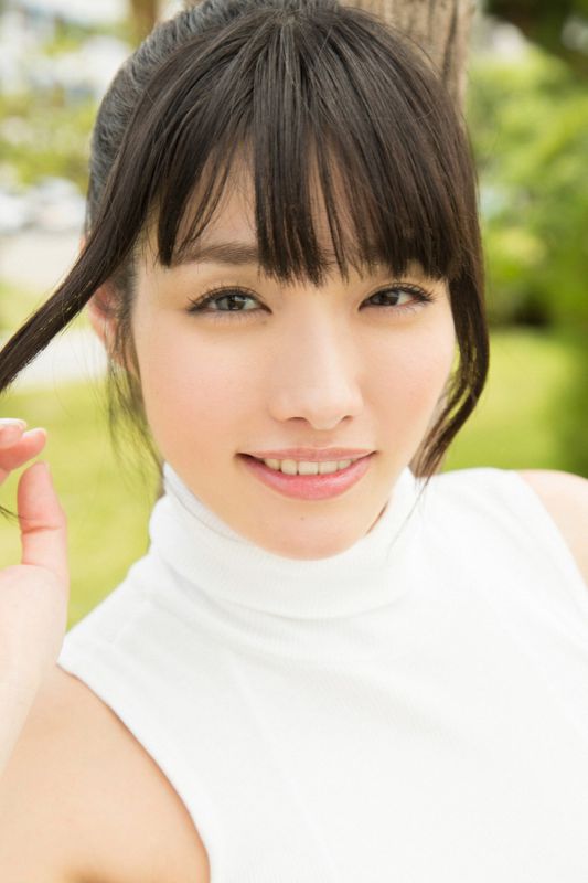 日本女优今野杏南户外性感内衣秀