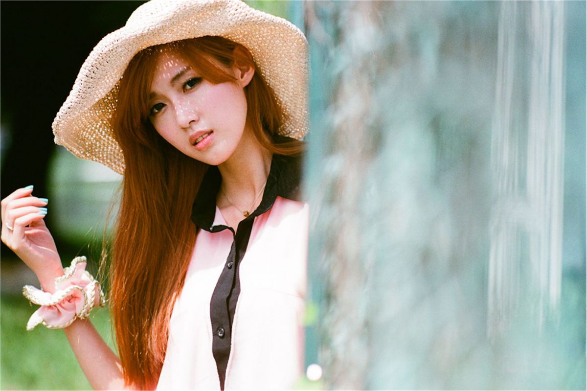 短裤美女Kila唯美小清新外拍