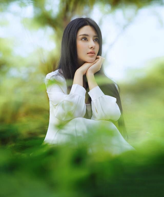 清纯美女冯雨芝户外迷人写真照