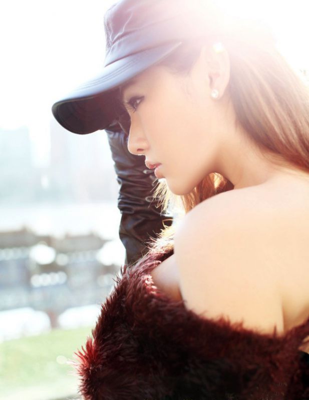 酥胸美女街头性感写真集