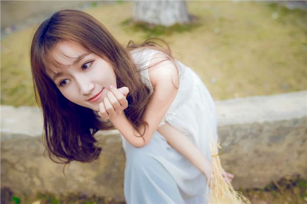 长裙美女户外清新写真
