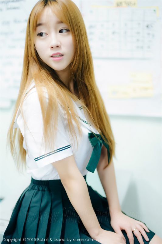 学生装美女王语纯室内清纯唯美写真照