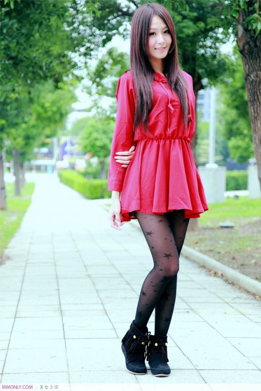 可爱短裙丝袜美女小清新户外写真