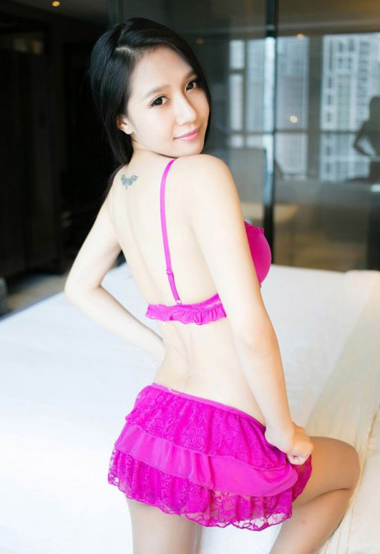 性感粉嫩内衣美女于大小姐私房诱惑写真