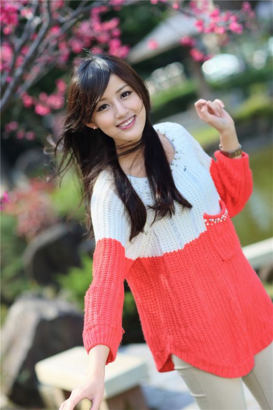 90后清纯美女初秋户外迷人写真