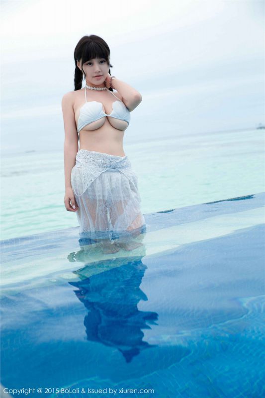 爆乳美女Barbie可儿沙滩比基尼写真照