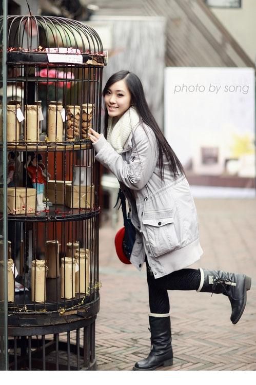 气质美女街头写真大图